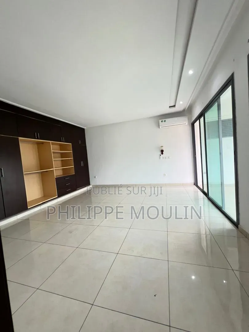 5chbre Villa dans Elite Immobilier, Cocody à Louer