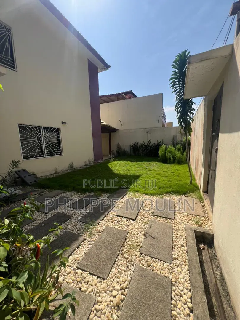 5chbre Duplex dans Elite Immobilier, Grand-Bassam à Vendre