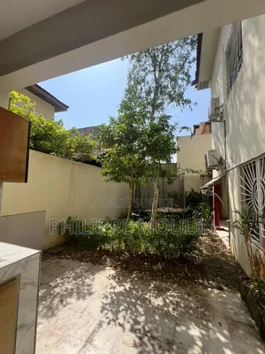 5chbre Duplex dans Elite Immobilier, Grand-Bassam à Vendre