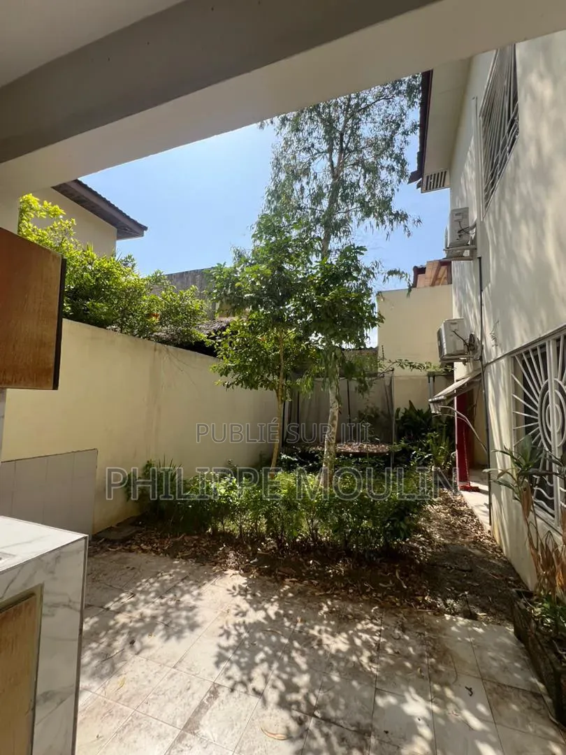 5chbre Duplex dans Elite Immobilier, Grand-Bassam à Vendre