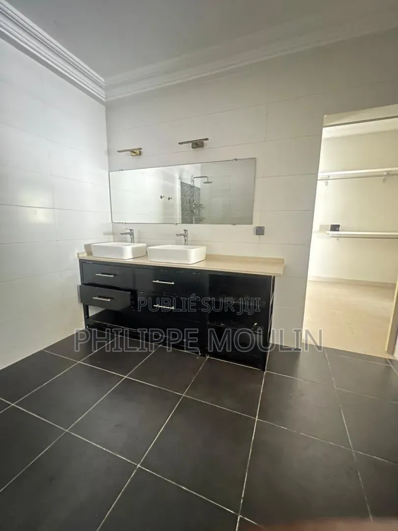 5chbre Duplex dans Elite Immobilier, Grand-Bassam à Vendre
