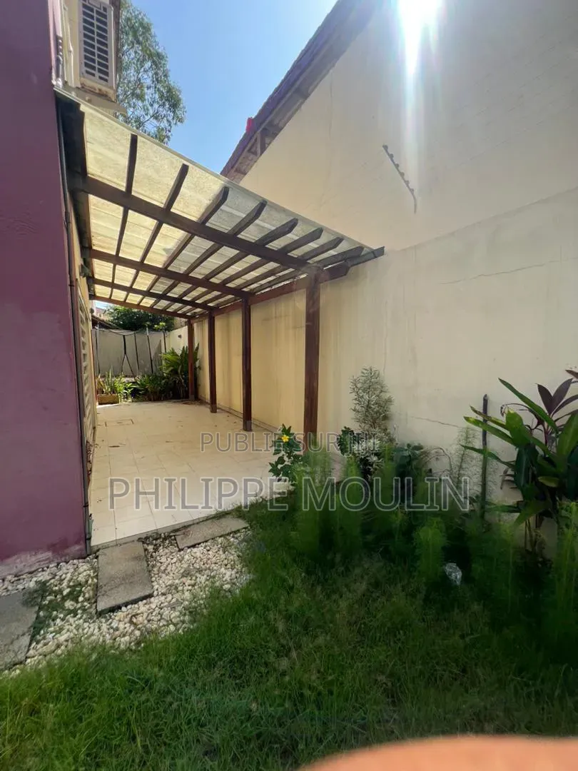 5chbre Duplex dans Elite Immobilier, Grand-Bassam à Vendre