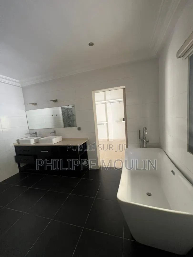 5chbre Duplex dans Elite Immobilier, Grand-Bassam à Vendre