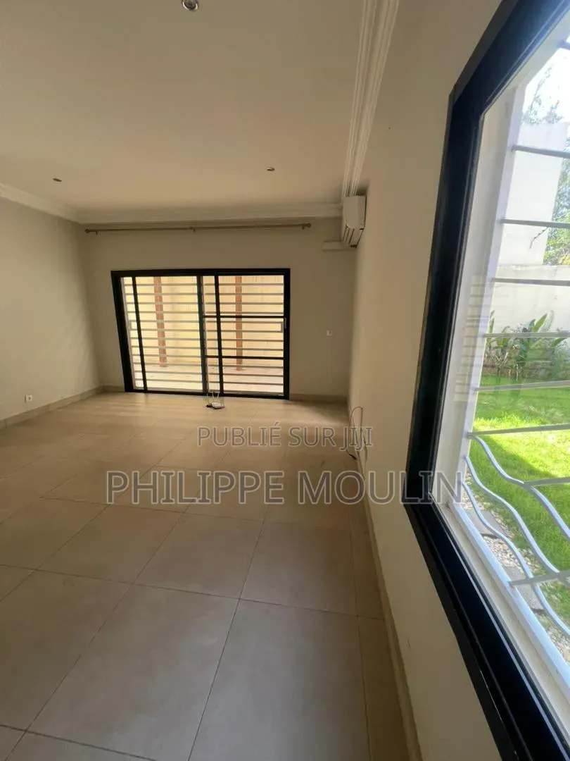 5chbre Duplex dans Elite Immobilier, Grand-Bassam à Vendre