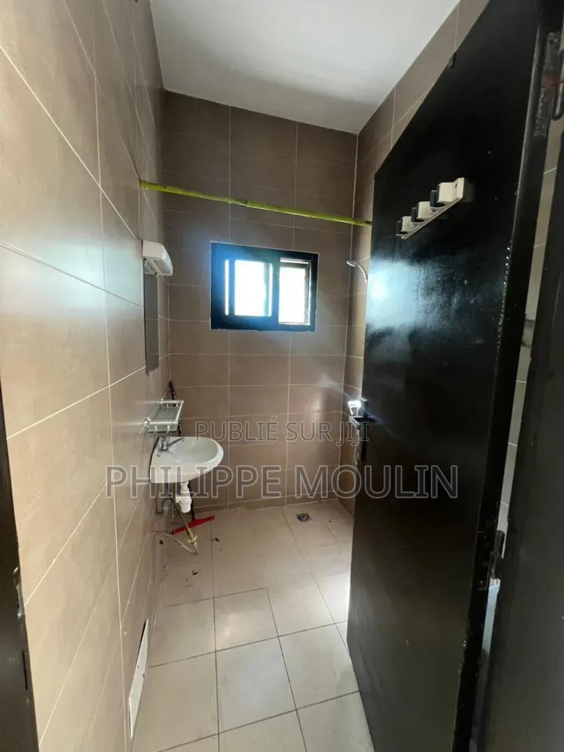 5chbre Duplex dans Elite Immobilier, Grand-Bassam à Vendre