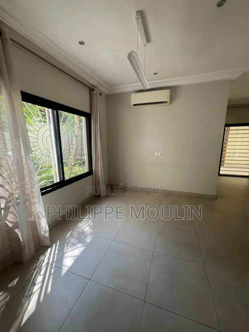5chbre Duplex dans Elite Immobilier, Grand-Bassam à Vendre