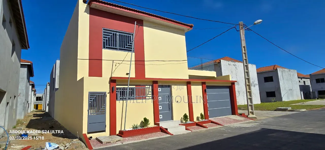 5chbre Duplex dans Elite Immobilier, Grand-Bassam à Vendre