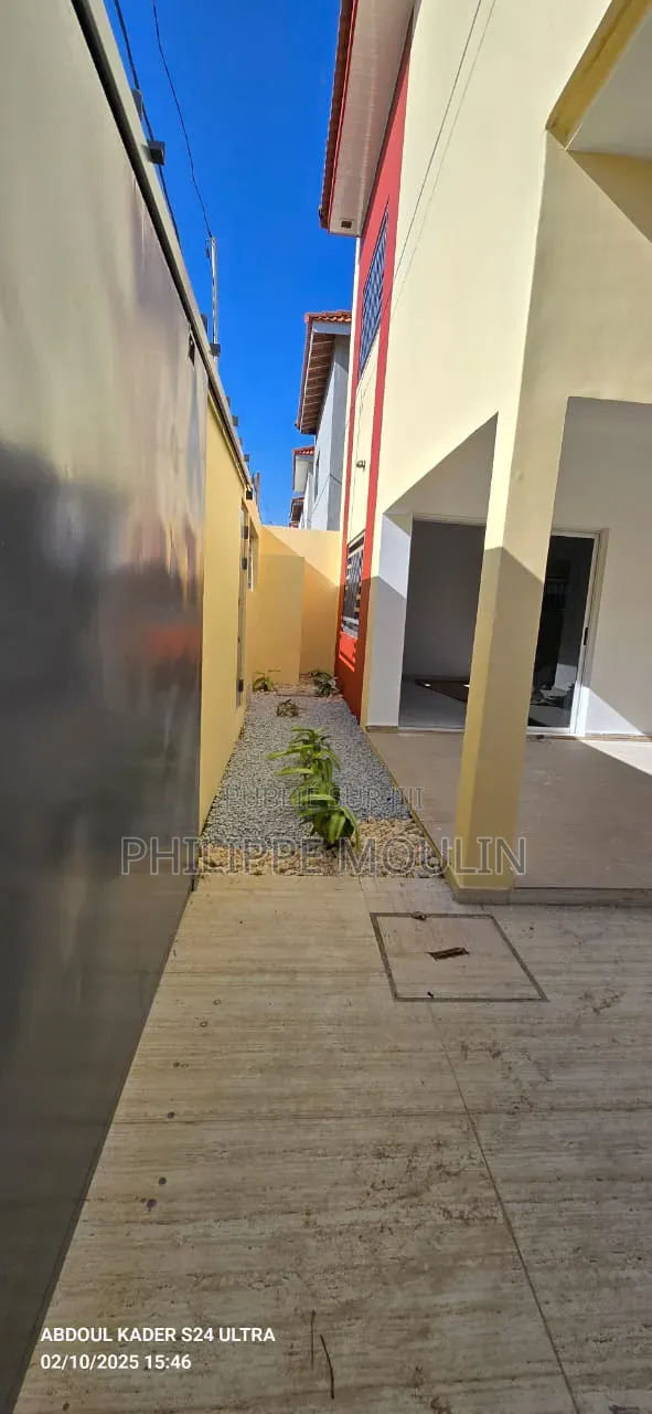 5chbre Duplex dans Elite Immobilier, Grand-Bassam à Vendre