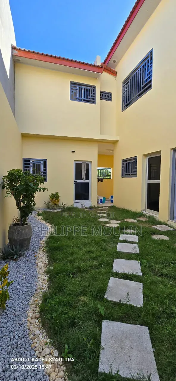 5chbre Duplex dans Elite Immobilier, Grand-Bassam à Vendre