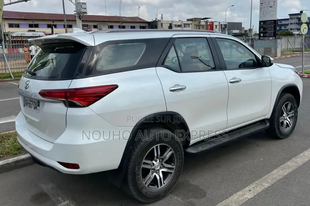 Toyota Fortuner 2025 Blanc