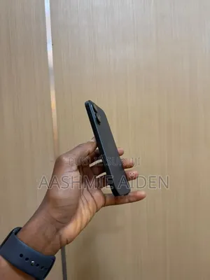 Nouveau Apple iPhone 16 Plus 128 GB Noir