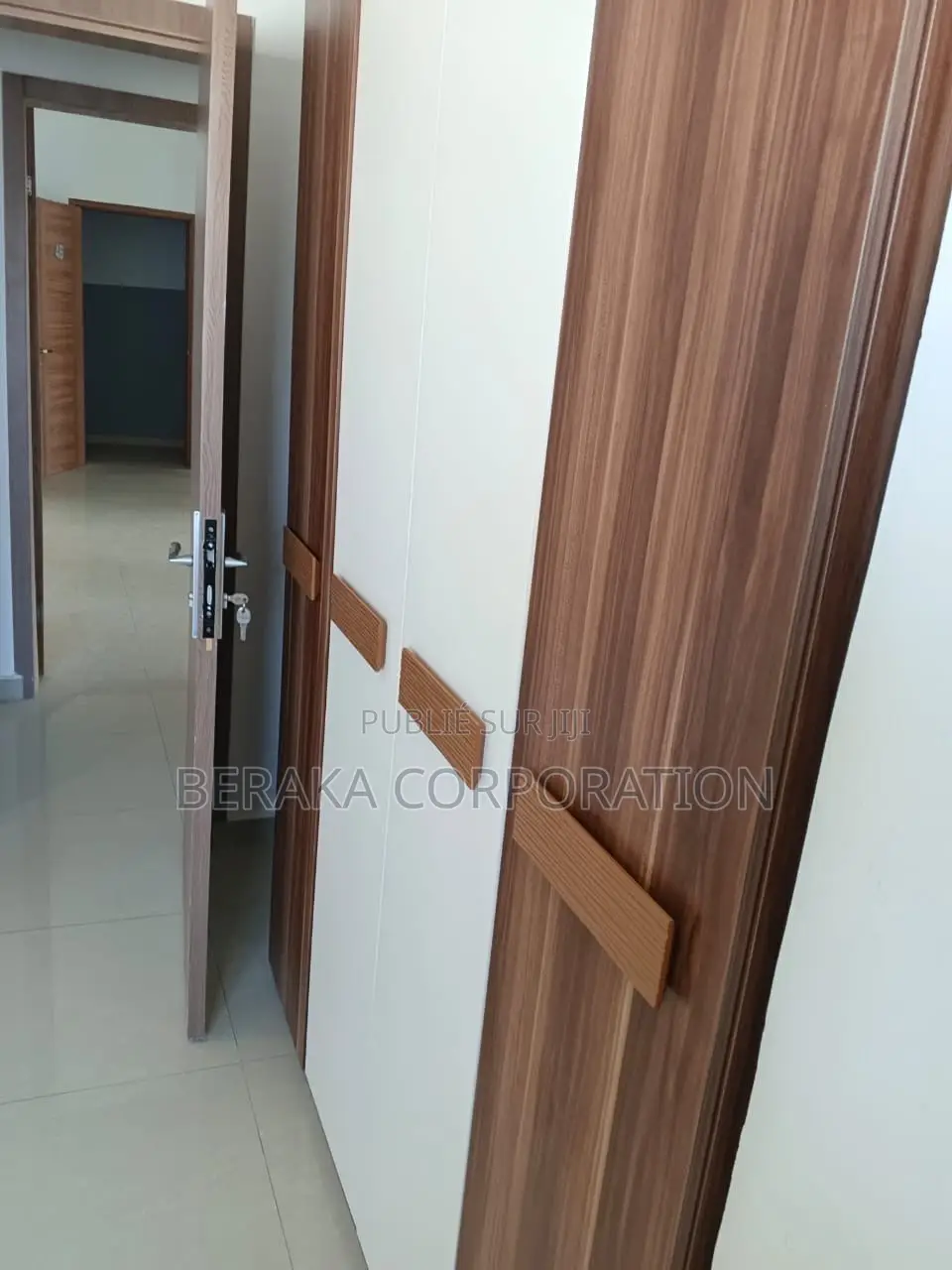 4chbre Appartement dans Beraka Corporation, Cocody à Louer