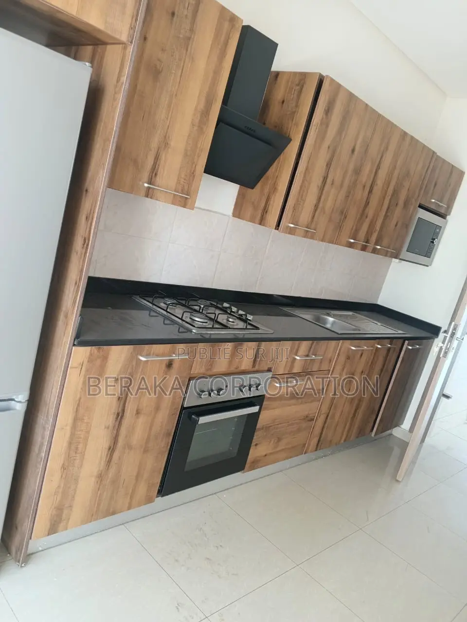 4chbre Appartement dans Beraka Corporation, Cocody à Louer