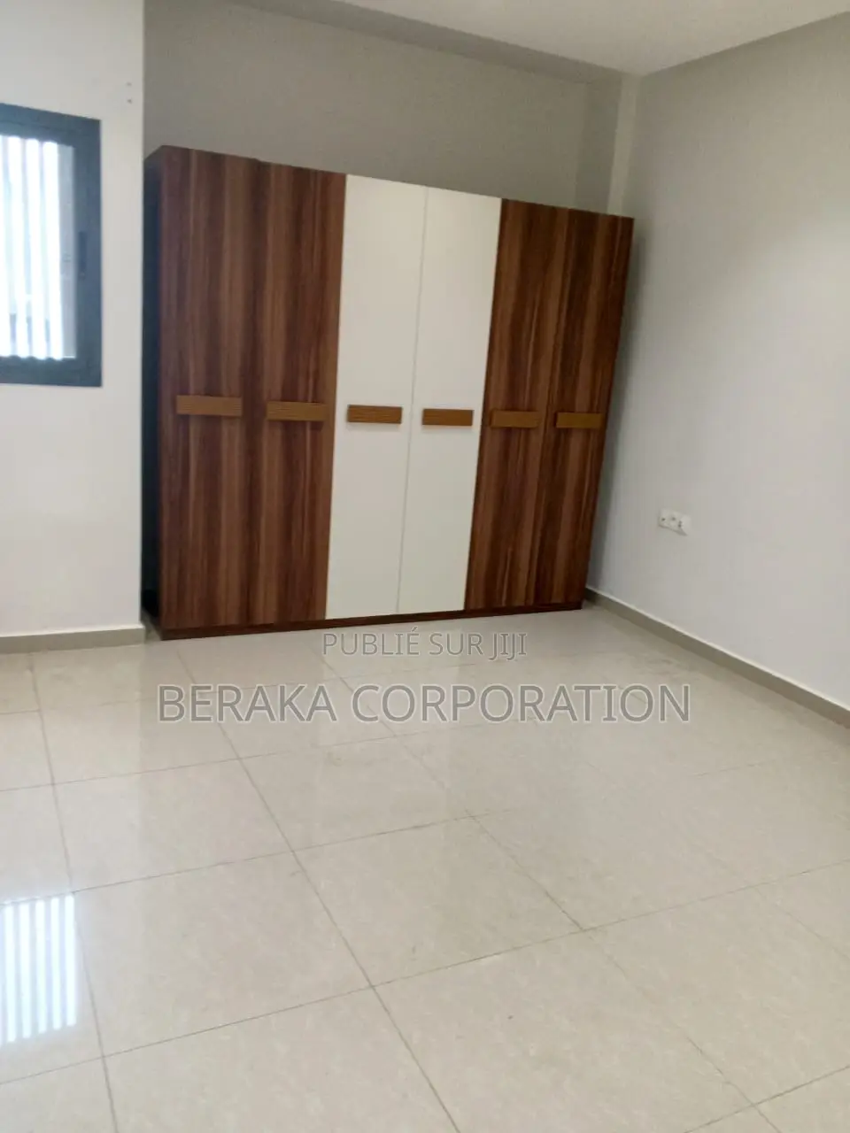 4chbre Appartement dans Beraka Corporation, Cocody à Louer