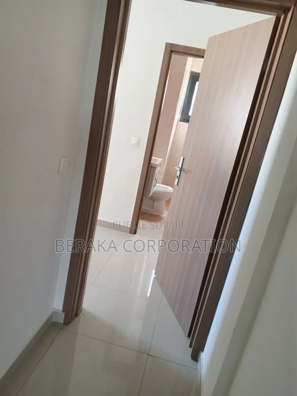 4chbre Appartement dans Beraka Corporation, Cocody à Louer
