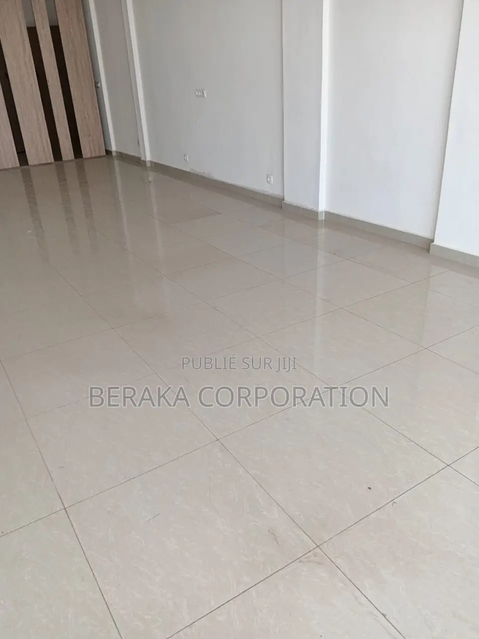 4chbre Appartement dans Beraka Corporation, Cocody à Louer