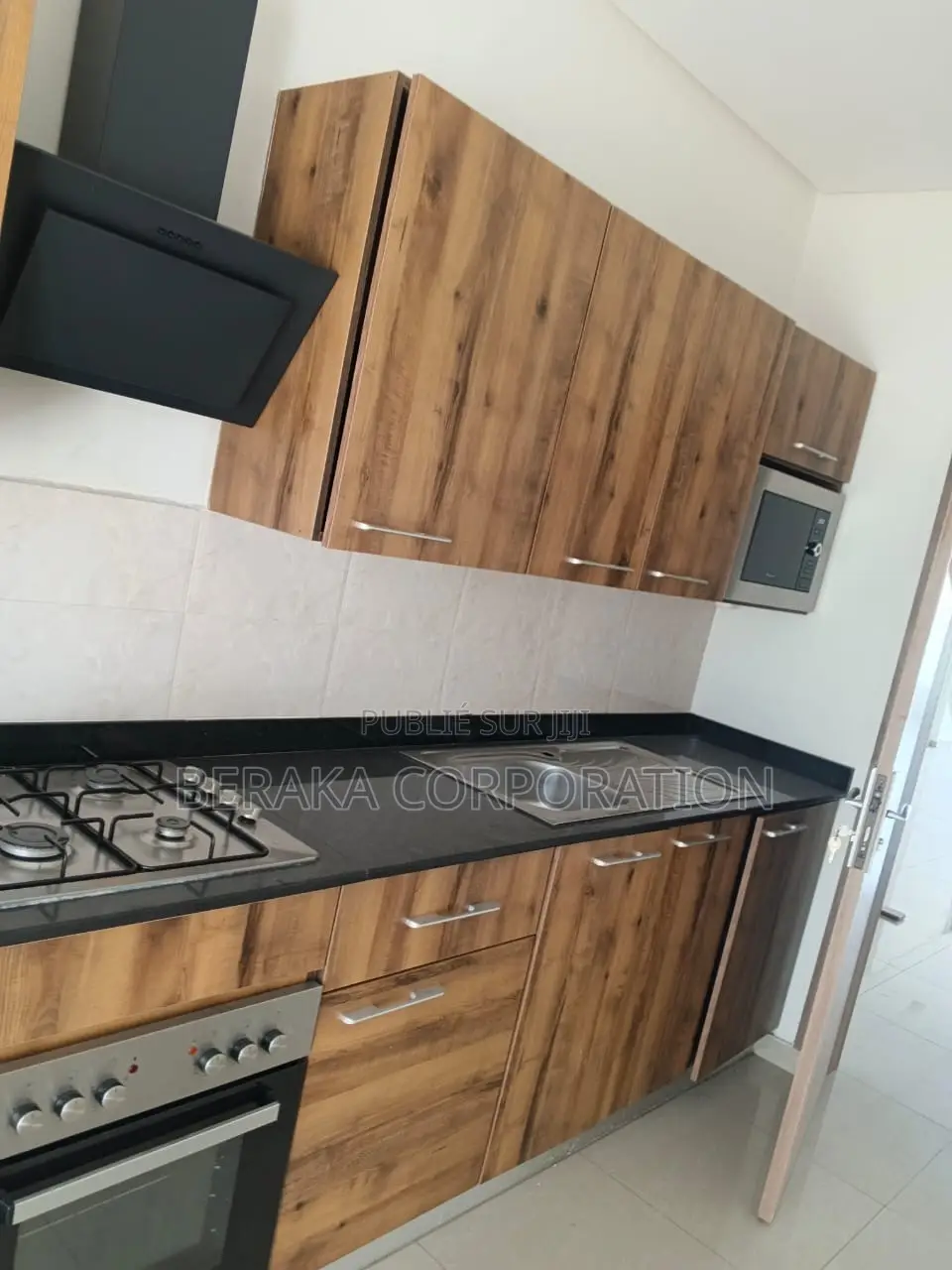 4chbre Appartement dans Beraka Corporation, Cocody à Louer