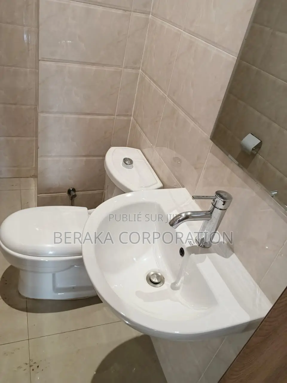 4chbre Appartement dans Beraka Corporation, Cocody à Louer