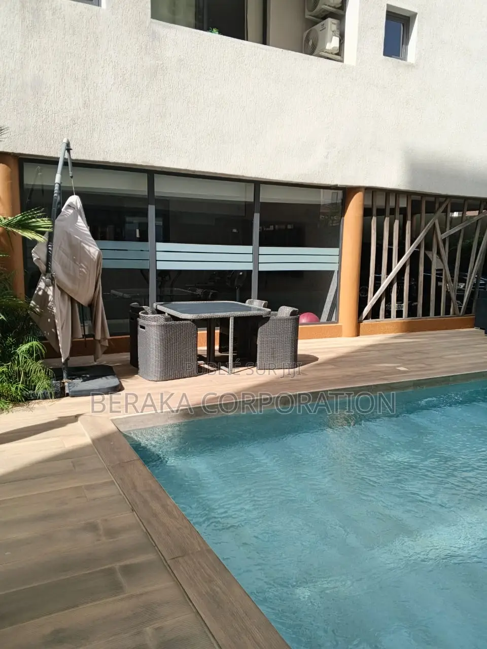 4chbre Appartement dans Beraka Corporation, Cocody à Louer