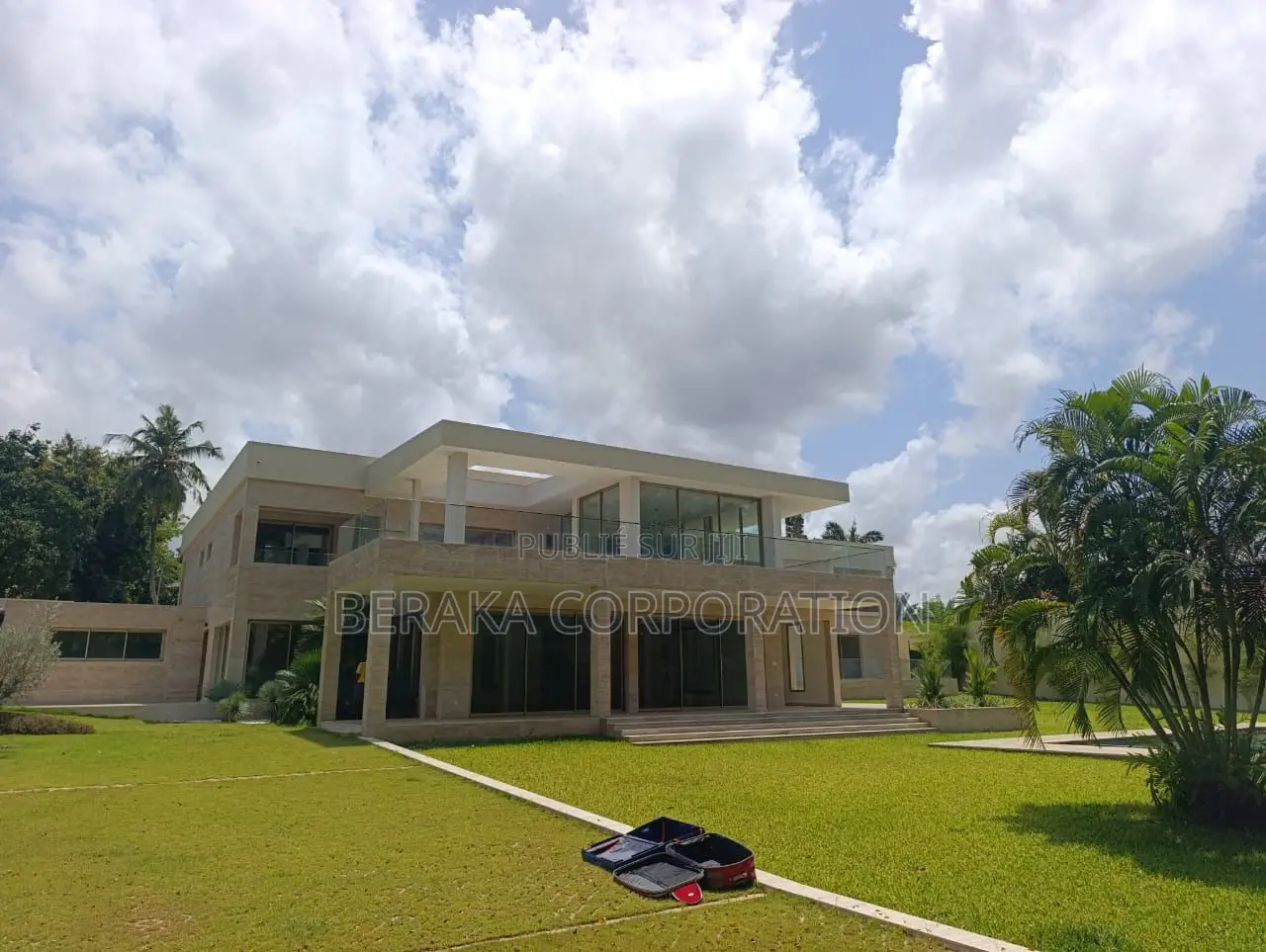13chbre Maison dans Beraka Corporation, Cocody à Louer