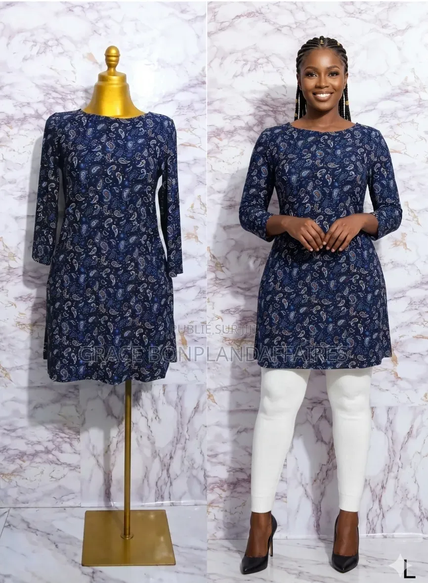 Robe Courte Bleu Marine Imprimée . Solde : 1500fcfa