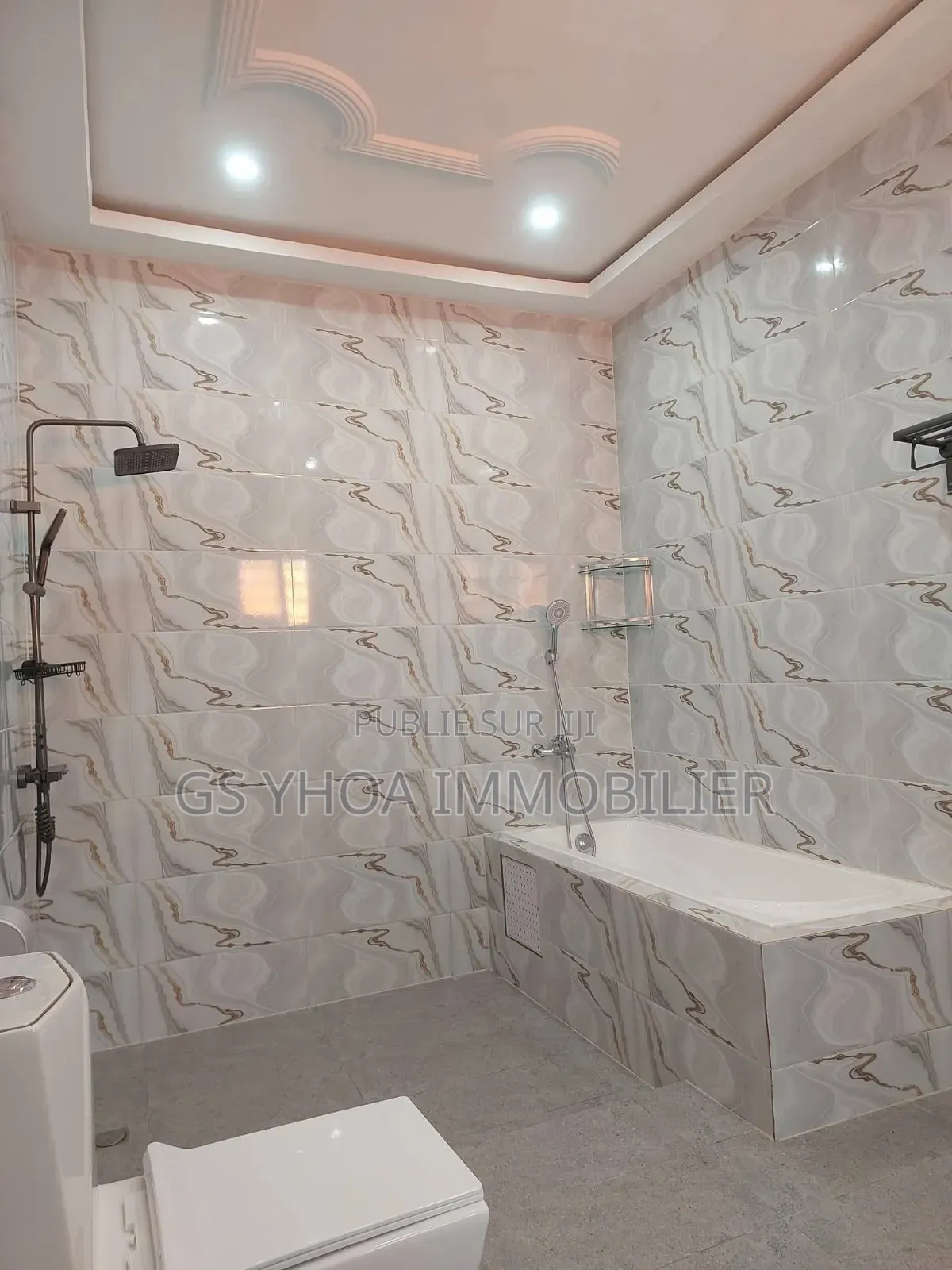 4chbre Villa dans Bouaké à Vendre