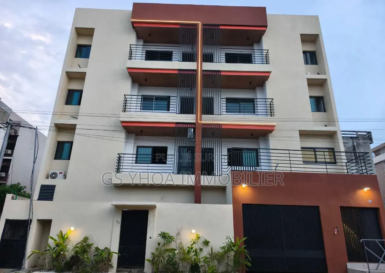 Meublé 15chbre Blocs d'appartements dans Cocody à Vendre