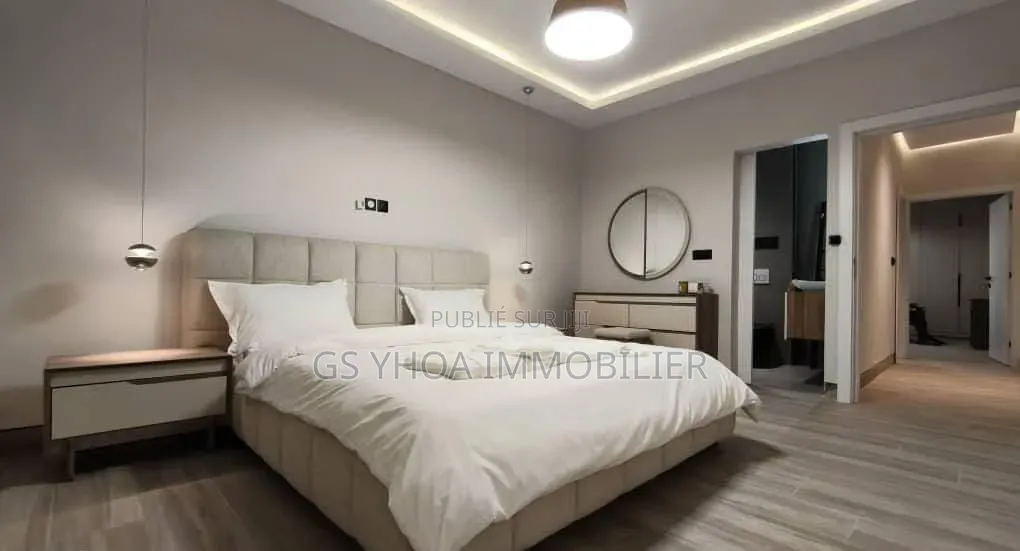 Meublé 15chbre Blocs d'appartements dans Cocody à Vendre