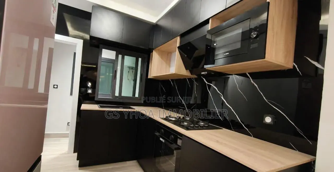 Meublé 15chbre Blocs d'appartements dans Cocody à Vendre