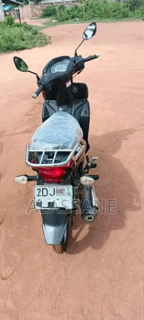 Nouveau Yamaha YBR125 2026 Bleu