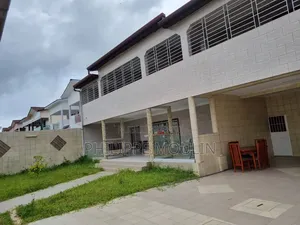 Meublé 6chbre Duplex dans Grand-Bassam à Vendre