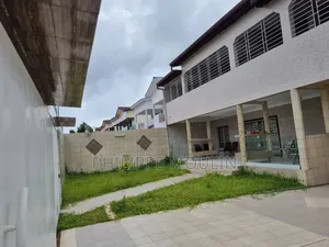 Meublé 6chbre Duplex dans Grand-Bassam à Vendre