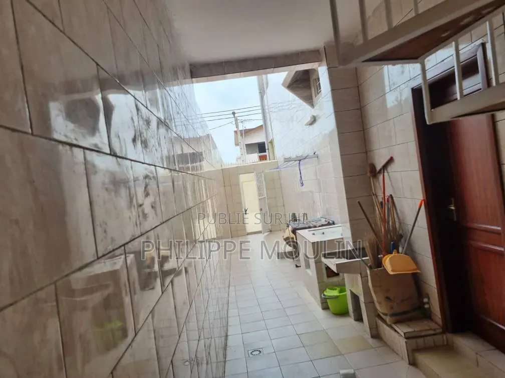 Meublé 6chbre Duplex dans Grand-Bassam à Vendre