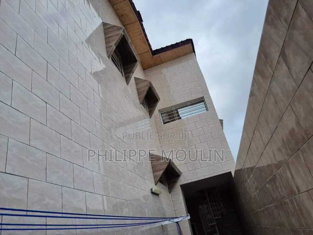 Meublé 6chbre Duplex dans Grand-Bassam à Vendre