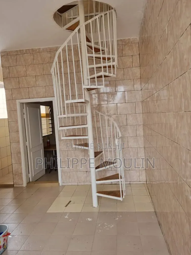 Meublé 6chbre Duplex dans Grand-Bassam à Vendre