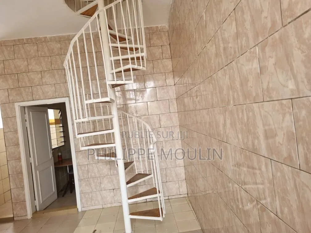 Meublé 6chbre Duplex dans Grand-Bassam à Vendre