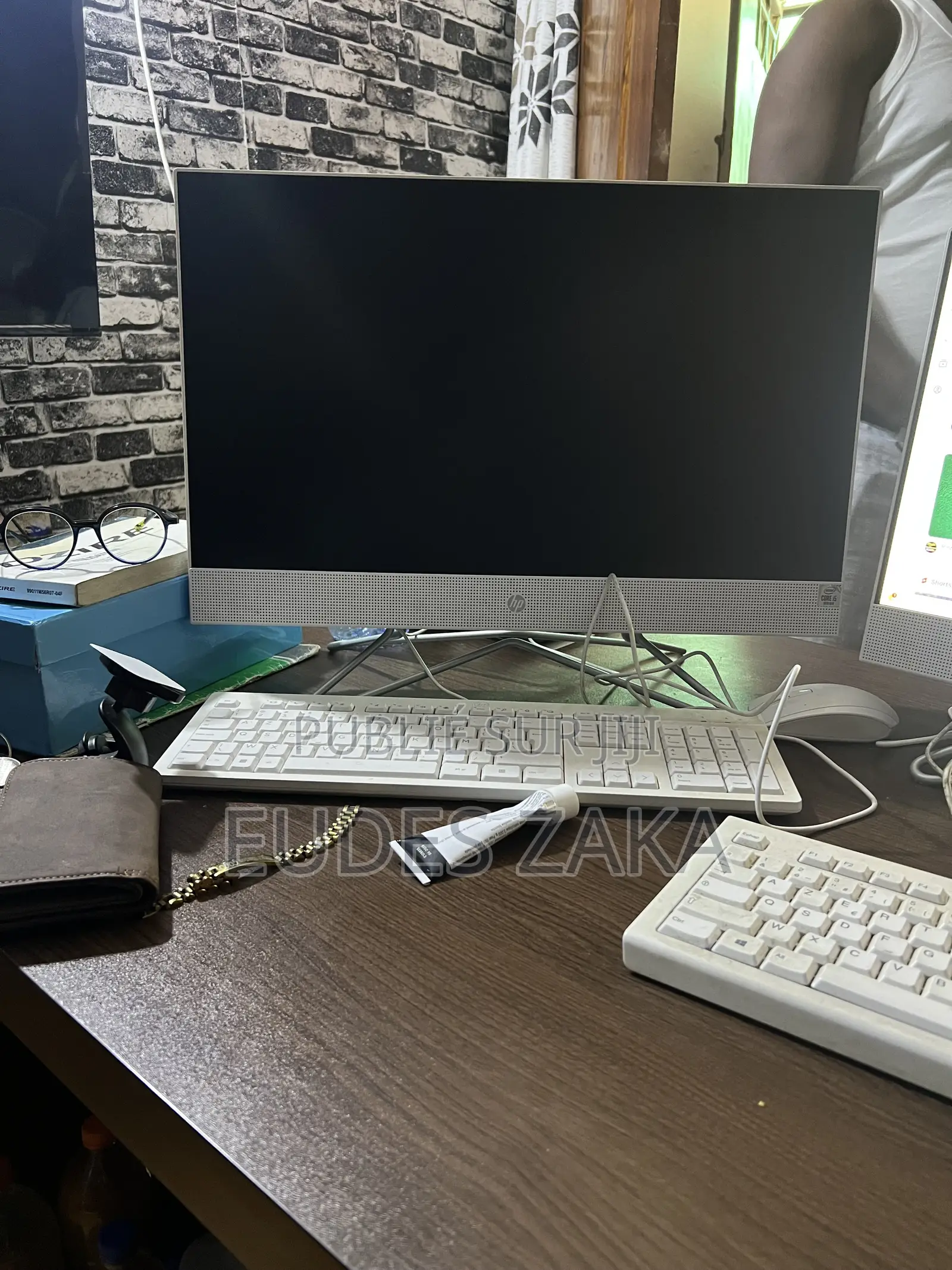 Nouveau HP 200 G4 22 All-in-One 8GB Intel Core i7 eMMC 1T