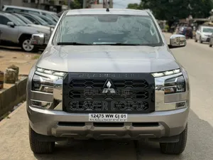 Nouveau Mitsubishi L200 2025 Gris