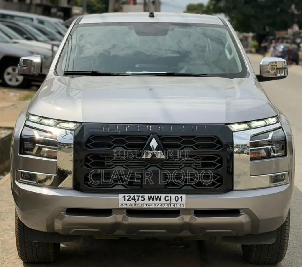 Nouveau Mitsubishi L200 2025 Gris