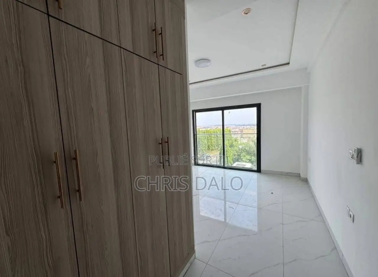 4chbre Appartement dans Haut Standing, Cocody à Vendre
