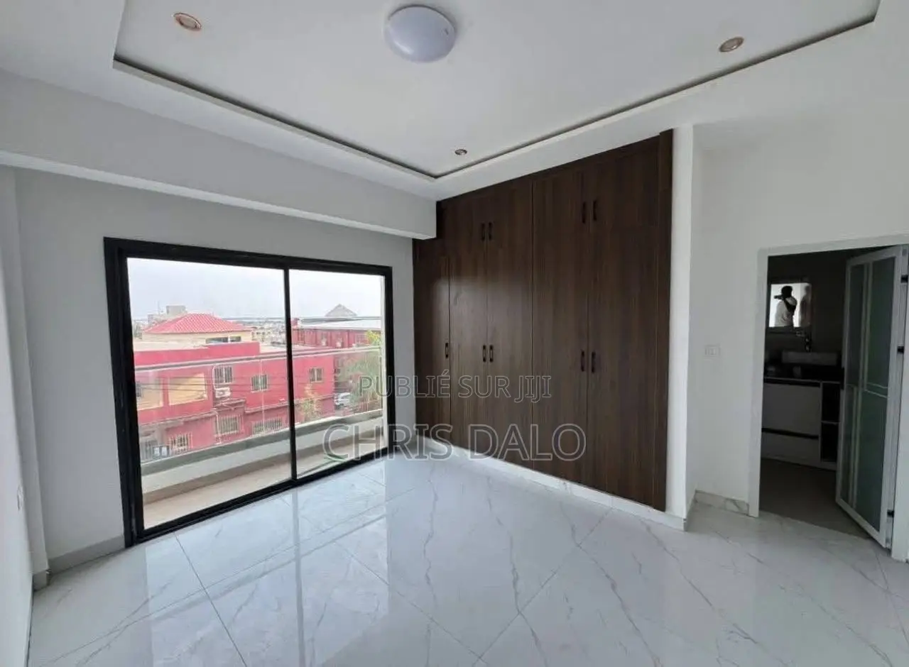 4chbre Appartement dans Haut Standing, Cocody à Vendre