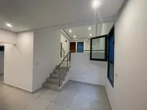3chbre Villa dans Villa Haut Standing, Cocody à Louer