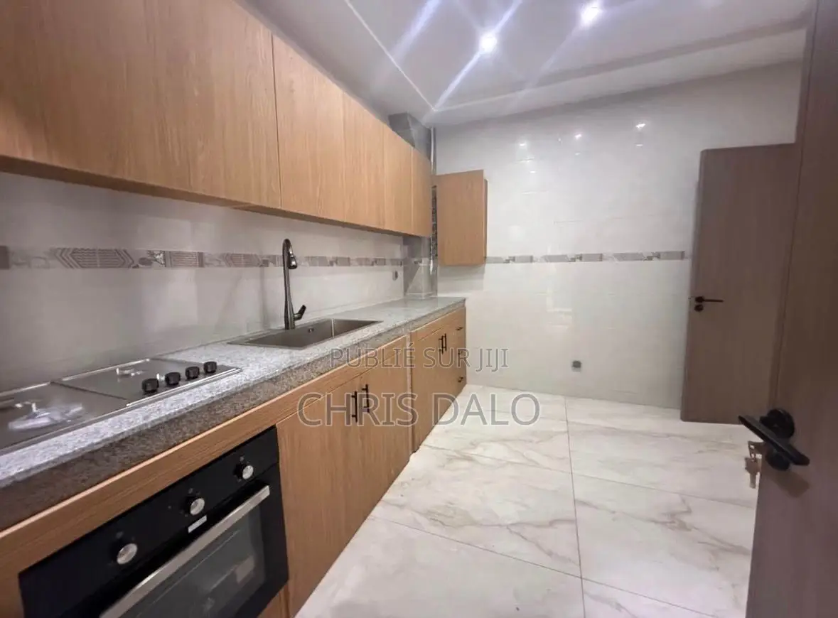 3chbre Duplex dans Duplex 4 Pièces, Bingerville à Vendre