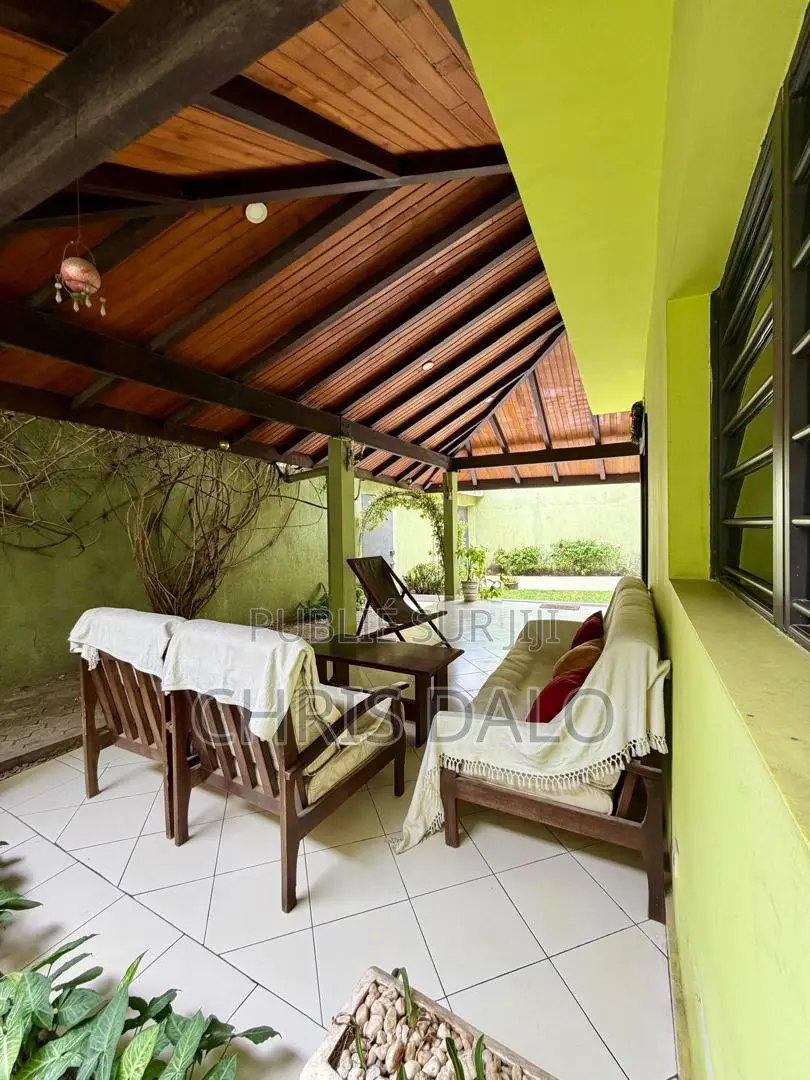 4chbre Duplex dans Cocody à Vendre
