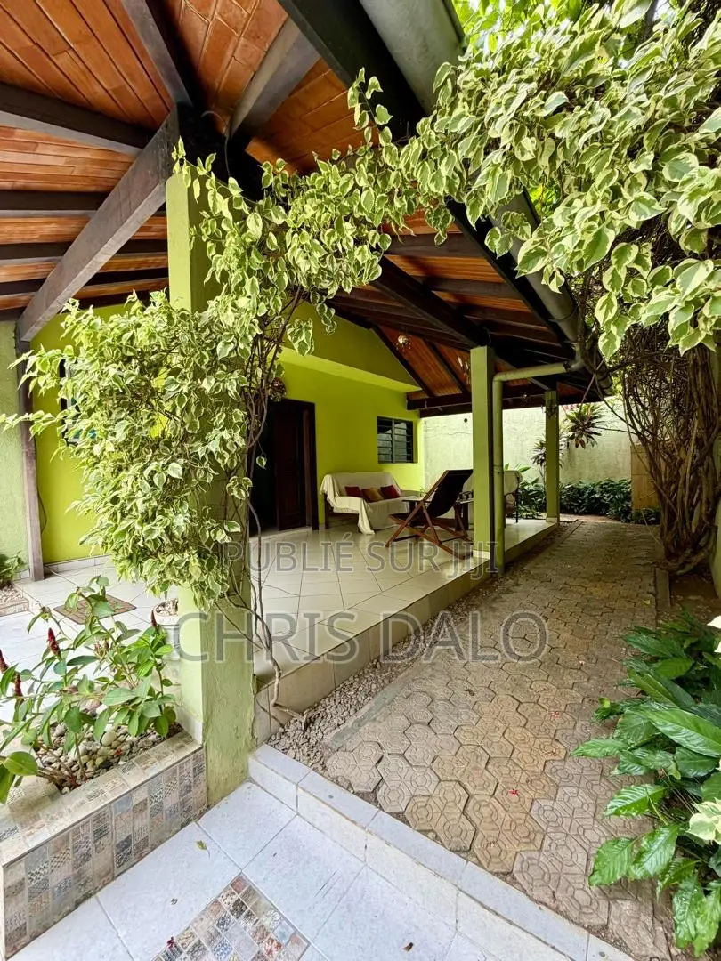 4chbre Duplex dans Cocody à Vendre
