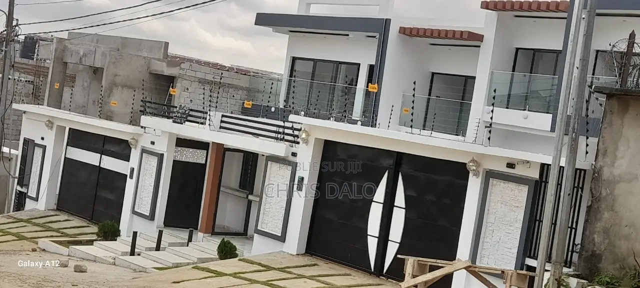 5chbre Duplex dans Duplex Haut Standing, Cocody à Vendre