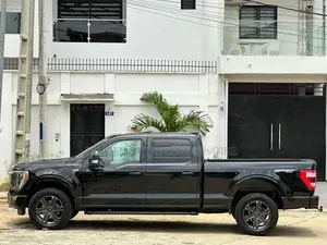 Ford F-150 LARIAT 2023 Noir