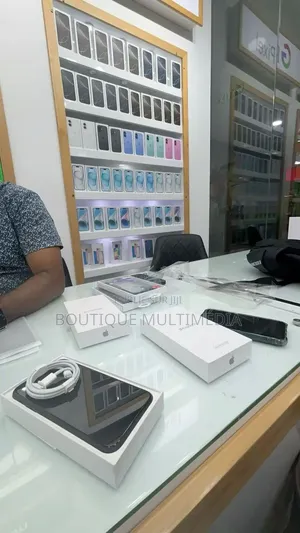 Nouveau Apple iPhone 15 Pro 256 GB Noir