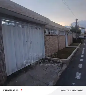 3chbre Villa dans Villa Basse, Cocody à Louer