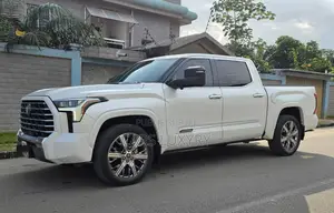 Toyota Tundra Hybrid 2024 Blanc